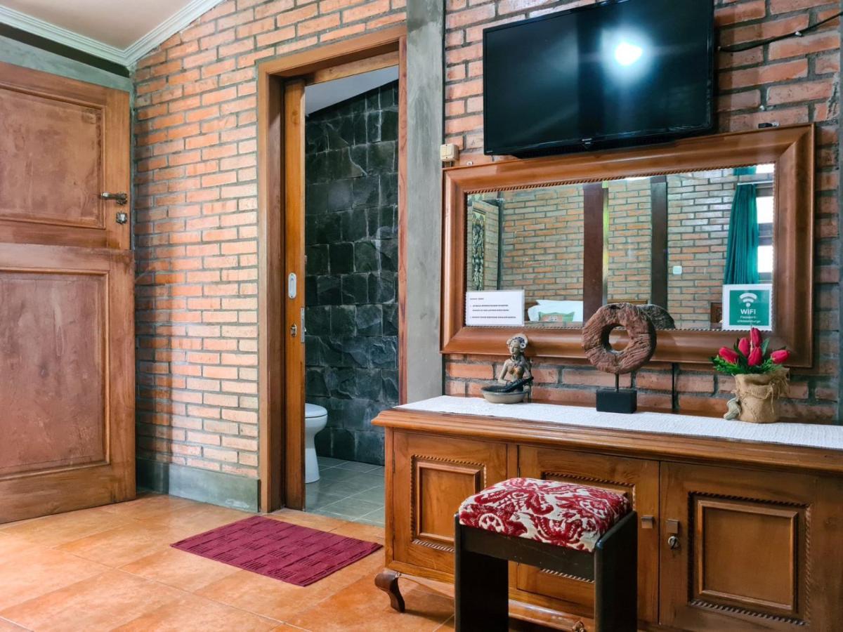 Ndalem Suryo Saptono Guest House Tugu Exterior photo